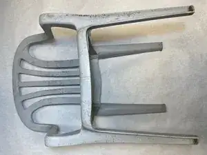 Wie man Risse in einem Plastikstuhl repariert